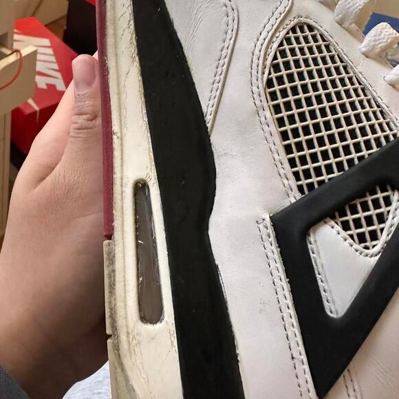 Air Jordan 4 Retro Fire Red 2012 - Picture 6 of 8